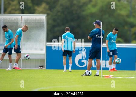 Gelsenkirchen, Germania. 3 agosto 2020. L'allenatore David WAGNER (GE) guarda i suoi giocatori dribble, calcio 1. Bundesliga, inizio formazione FC Schalke 04 (GE), il 03.08.2020 nel Park Stadium di Gelsenkirchen/Germania. | utilizzo in tutto il mondo credito: dpa/Alamy Live News Foto Stock