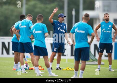 Gelsenkirchen, Germania. 3 agosto 2020. L'allenatore David WAGNER (GE) dà istruzioni ai suoi giocatori, Calcio 1. Bundesliga, inizio formazione FC Schalke 04 (GE), il 03.08.2020 nel Park Stadium di Gelsenkirchen/Germania. | utilizzo in tutto il mondo credito: dpa/Alamy Live News Foto Stock