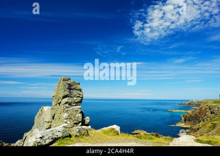 La costa della Cornovaglia vicino alla miniera di Levant, Regno Unito - John Gollop Foto Stock