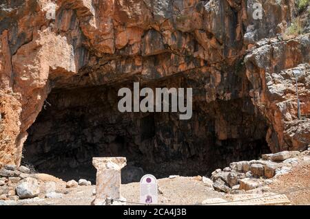 La Grotta del Dio Pan del III secolo A.C. Flusso Hermon riserva naturale e parco archeologico (Banias) Golan Israele Foto Stock