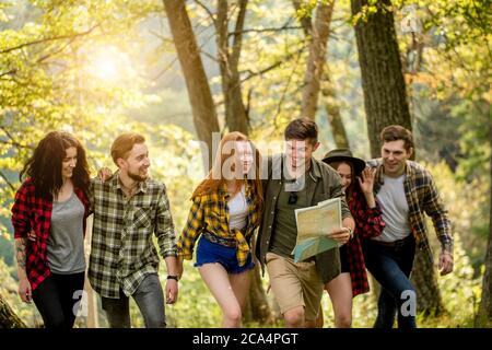 giovani viaggiatori che trascorrono insieme tempo positivo, primo piano photo.happiness, sensazione positiva ed emozione Foto Stock