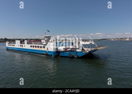 Traghetto per Torpoint; fiume Tamar; Regno Unito Foto Stock