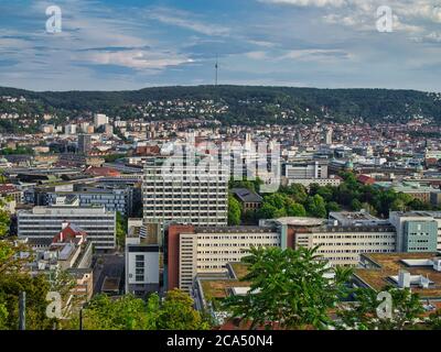 Ein Ausblick auf die Landeshauptstadt Stuttgart vom Bismarckturm. Foto Stock