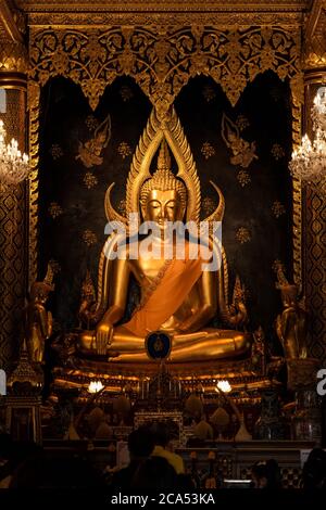 Phra Phuttha Chinnarat statua del Buddha a Wat Phra si Rattana Mahathat, Phitsanulok, Thailandia Foto Stock