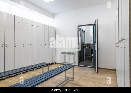 Spogliatoio vuoto in palestra Foto Stock