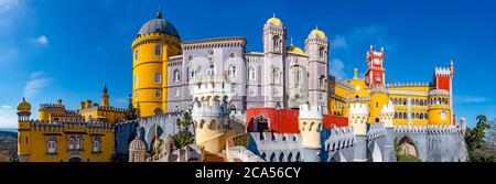 Vista del Palazzo pena, della residenza estiva dei Re, della regione di Sintra, Portogallo Foto Stock