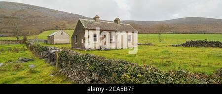 Abandoned Home, Burren, County Clare, Irlanda Foto Stock