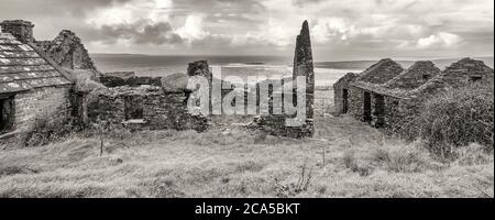 Abandoned Home, Burren, County Clare, Irlanda Foto Stock