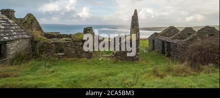 Abandoned Home, Burren, County Clare, Irlanda Foto Stock