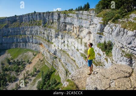Svizzera, Giura, trekking verso le scogliere Creux du Van Foto Stock