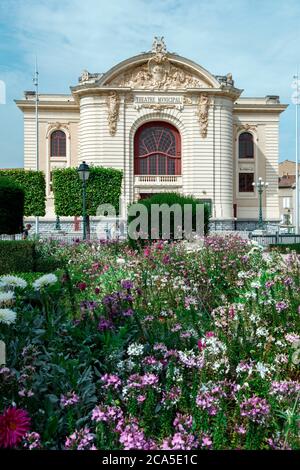 Europa, Francia, Occitanie, Midi-Pirenei, Tarn, Castres, giardino del vescovo in estate Foto Stock