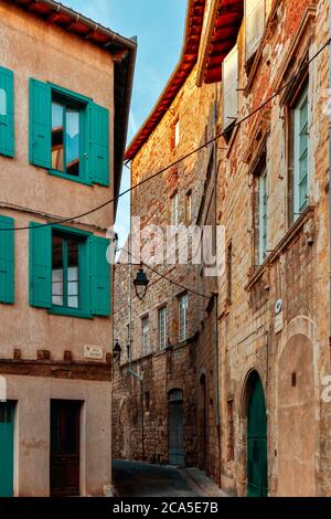 Europa, Francia, Occitanie, Midi-Pirenei, Tarn, Castres, facciata dell'ex vescovato di Castres Foto Stock