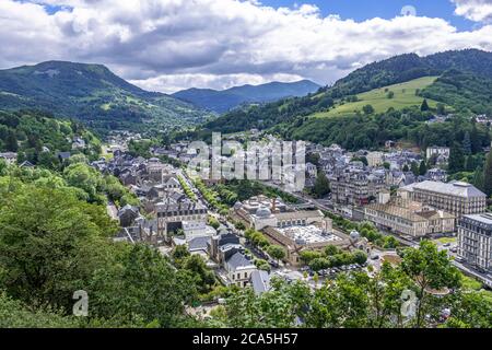 Francia, Puy de Dome, Parco Naturale Regionale dei Vulcani d'Alvernia, Parc Naturel r?gional des Volcans d'Auvergne, la Bourboule, città termale Foto Stock