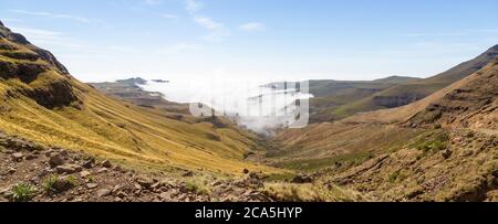 Sopra le nuvole sul Passo sani dal Lesotho al Sud Africa, Foto Stock