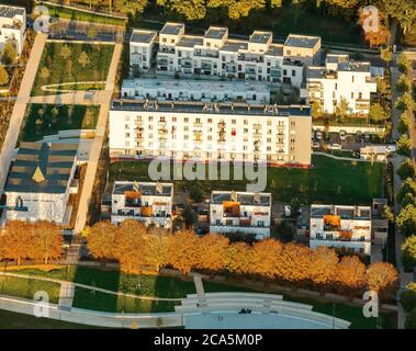 Francia, Yvelines, Les Mureaux, vista aerea al tramonto della città, vista aerea dei famosi edifici di appartamenti (vista aerea) Foto Stock
