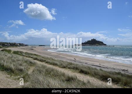 Dunes e St Michael's Mount Foto Stock