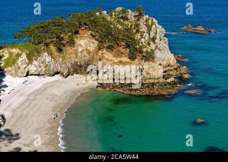 Francia, Finistere, Mare di Iroise, Parc Naturel Regional d'Armorique (Parco Naturale Regionale dell'Armorica), Presqu'ile de Crozon (Penisola di Crozon), Cap de la Chevre, Pointe de Saint Hernot, spiaggia di St Hernot Foto Stock