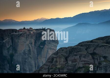 Grecia, Tessaglia, Meteora Patrimonio Mondiale dell'UNESCO, il Monastero della Santissima Trinità (Agia Triada) Foto Stock