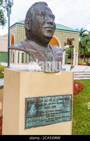 Boca Raton Florida,Palm Beach County,Sanborn Square,parco pubblico,busto,memoriale,Maestro Mark Azzolina,Florida Symphonic Pops Orchestra,i visitatori viaggiano t Foto Stock