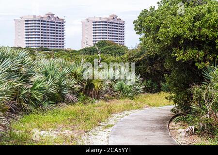 Juno Beach Florida, autostrada A1A, Loggerhead Park, sentiero naturalistico costiero escursionistico, Saw Palmetto, Ocean Water Royale Condominiums, grattacielo alto grattacielo Foto Stock