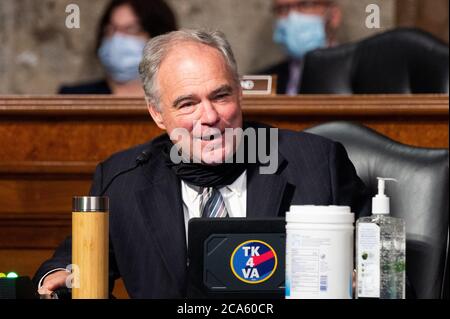 Washington, Stati Uniti 04th Aug, 2020. 4 agosto 2020 - Washington, DC, Stati Uniti: Il senatore americano Tim Kaine (D-VA) intervenendo ad un'audizione del Comitato dei servizi Armed del Senato per esaminare le candidature di John E. Whitley ad essere direttore della valutazione dei costi e della valutazione del programma, Shon J. Manasco ad essere sotto il segretario dell'aeronautica militare, Michele A. Pearce sarà General Counsel del Dipartimento dell'Esercito, e Liam P. Hardy essere un giudice della Corte d'appello degli Stati Uniti per le forze armate. (Foto di Michael Brochstein/Sipa USA) Credit: Sipa USA/Alamy Live News Foto Stock