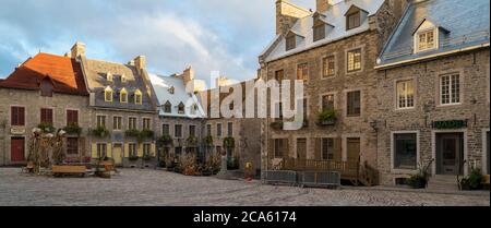 Case cittadine in strada nella città vecchia, Città bassa, Québec Vecchia, Quebec Provenza, Canada Foto Stock