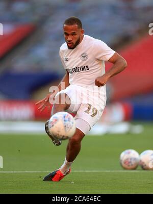 Bryan Mbeumo di Brentford si riscalda prima della finale di gioco del campionato Sky Bet al Wembley Stadium di Londra. Foto Stock