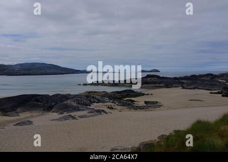 Camminando lungo la Via Kerry nel 2019 nel conte Kerry nel sud dell'Irlanda, girando intorno alla sezione della Penisola di Iveragh Caherdaniel a Waterville Foto Stock