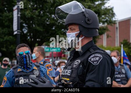 Fair Lawn Black Lives materia protesta in risposta alla Pro-Police - Bergen County Rapid Deployment Force viene chiamato a Pro-Police Rally Foto Stock