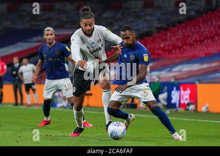 Londra, Regno Unito. 04 agosto 2020. Rico Henry di Brentford (a destra) e Michael Hector di Fulham (2° a destra) durante la partita finale di Play-Off del campionato Sky Bet tra Brentford e Fulham allo stadio di Wembley, Londra, Inghilterra, il 4 agosto 2020. Gli stadi di calcio rimangono vuoti a causa del Pandemic del Covid-19, poiché le leggi governative in materia di allontanamento sociale vietano ai tifosi all'interno dei locali, con la conseguenza che tutte le partite vengono giocate a porte chiuse fino a nuovo avviso. Foto di Andrew Aleksiejczuk/prime Media Images. Credit: Prime Media Images/Alamy Live News Foto Stock