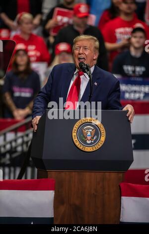 Immagine ritratto del presidente Trump sul podio per un discorso di rally a Charlotte, NC Foto Stock