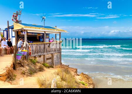 Bar Hut a Cala Saona (Saona Beach), Formentera, Spagna Foto Stock