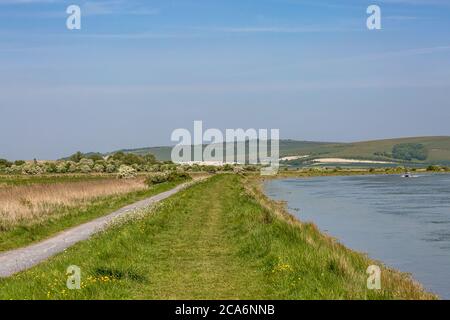 Una vista lungo il fiume Ouse in Sussex in una soleggiata giornata di primavera Foto Stock