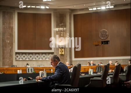 Il senatore degli Stati Uniti Joe Manchin III (democratico della Virginia occidentale), ascolta le domande poste al panel in occasione delle audizioni della commissione per i servizi armati del Senato degli Stati Uniti per esaminare la nomina di John E. Whitley, della Virginia, a direttore della valutazione dei costi e della valutazione del programma, Shon J. Manasco, Del Texas, sotto il Segretario dell'Aeronautica militare, Michele A. Pearce, della Virginia, per essere Consigliere Generale del Dipartimento dell'Esercito, tutto il Dipartimento della Difesa, Liam P. Hardy, della Virginia, Essere un giudice della Corte d'appello degli Stati Uniti per le forze armate, nell'ufficio B del Senato Dirksen Foto Stock