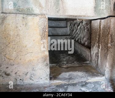 Una porta interna inTomba 1 nelle rovine della città Zapotec di Mitla a Oaxaca, Messico. Patrimonio dell'umanità dell'UNESCO. Foto Stock