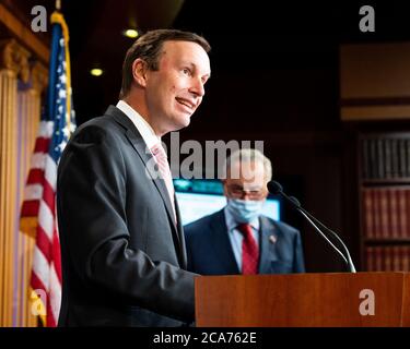 Il senatore Chris Murphy (D-CT) parla alla conferenza stampa settimanale del Senato democratico. Foto Stock