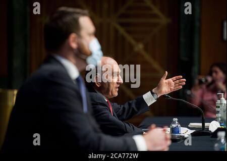 Washington, Stati Uniti d'America. 04 agosto 2020. Elliott Abrams, Rappresentante speciale per il Venezuela, Dipartimento di Stato degli Stati Uniti, è presente davanti a un'audizione del Comitato del Senato per le relazioni estere per esaminare il Venezuela, concentrandosi sulla sicurezza e la situazione umanitaria, nell'edificio dell'Ufficio del Senato Dirksen a Capitol Hill a Washington, DC., martedì 4 agosto 2020. Credit: Rod Lamkey/CNP | Usage worldwide Credit: dpa/Alamy Live News Foto Stock