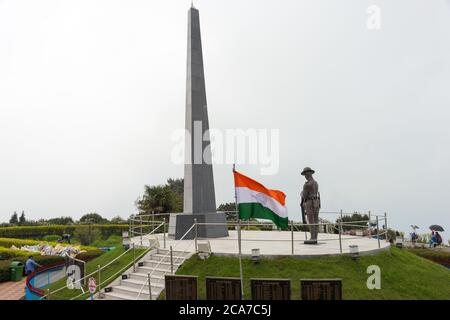 Darjeeling, India - circuito di Batasia sulla ferrovia di Darjeeling Himalayan in Darjeeling, Bengala Occidentale, India. Fa parte del Patrimonio Mondiale dell'Umanità. Foto Stock