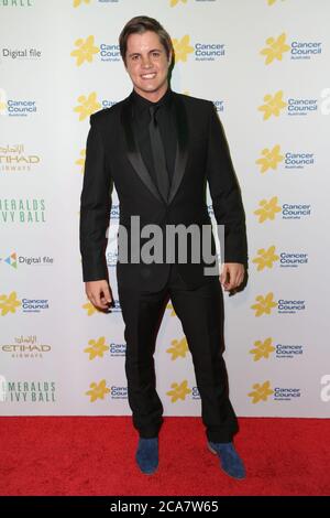 Sydney, Australia. 9 ottobre 2015. Il cantante, presentatore televisivo e attore Johnny Ruffo arriva sul tappeto rosso all'Emerald del Cancer Council Australia Foto Stock