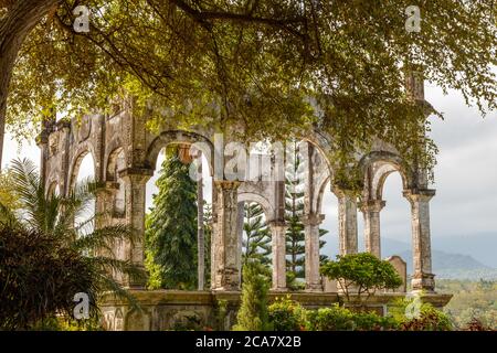 Old raja's Palace Taman Ujung Sukasada (Taman Ujung Water Palace), Karangasem, Bali Island, Indonesia Foto Stock