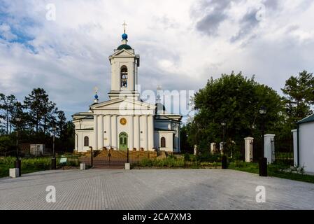 IRKUTSK, RUSSIA - 27 luglio 2020: Chiesa dell'ingresso del Signore a Gerusalemme, costruita negli anni 1820-1835. Foto Stock