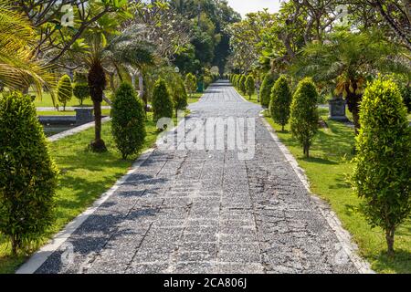 Old raja's Palace Taman Ujung Sukasada (Taman Ujung Water Palace), Karangasem, Bali Island, Indonesia Foto Stock