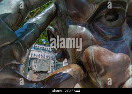 Scultura 'Der Denkpartner' o il Partner in Thinking, Börsenplatz, Stoccarda, centro città, Stato federale Baden-Württemberg, Germania meridionale, Europa Foto Stock