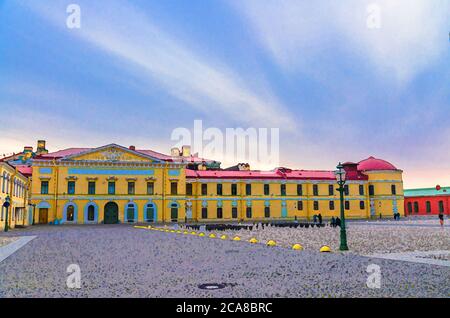 Disegno acquerello della zecca di San Pietroburgo nella cittadella della Fortezza di Pietro e Paolo sull'isola di Zayachy Hare, vista al crepuscolo serale, città di Leningrado, Russia Foto Stock