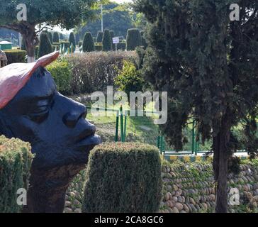 Statua nera nel parco. Le vite nere contano Foto Stock