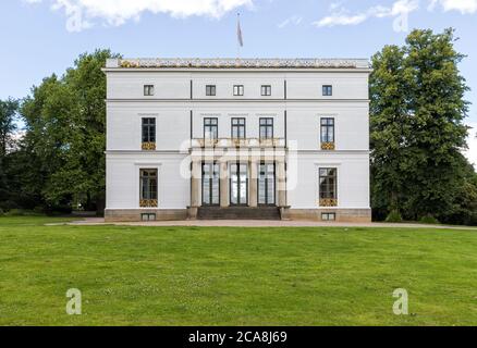 Jenisch House, una villa classicista che oggi funge da sala espositiva e museo, a Jenischpark, giardino pubblico ad Amburgo Foto Stock