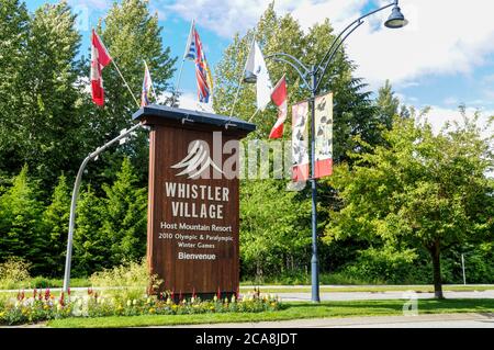 Un segno di legno a Whistler nel 2010. British Columbia, Canada Foto Stock