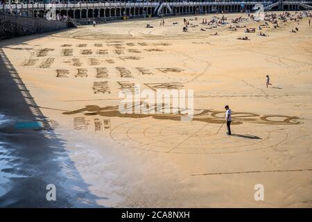 Arte di sabbia, Bahia de la Concha, San Sebastian Foto Stock
