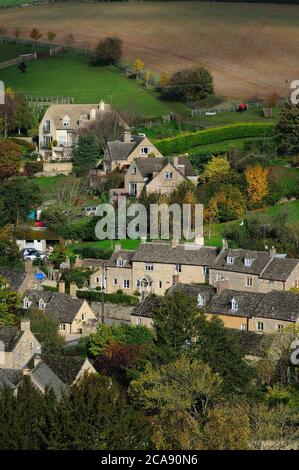 Cotswold case in pietra nel villaggio di Naunton, Gloucestershire, Inghilterra Foto Stock