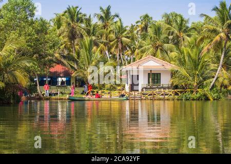 Resort sull'Isola di Munroe, Kollam, Kerala, India, Asia Foto Stock